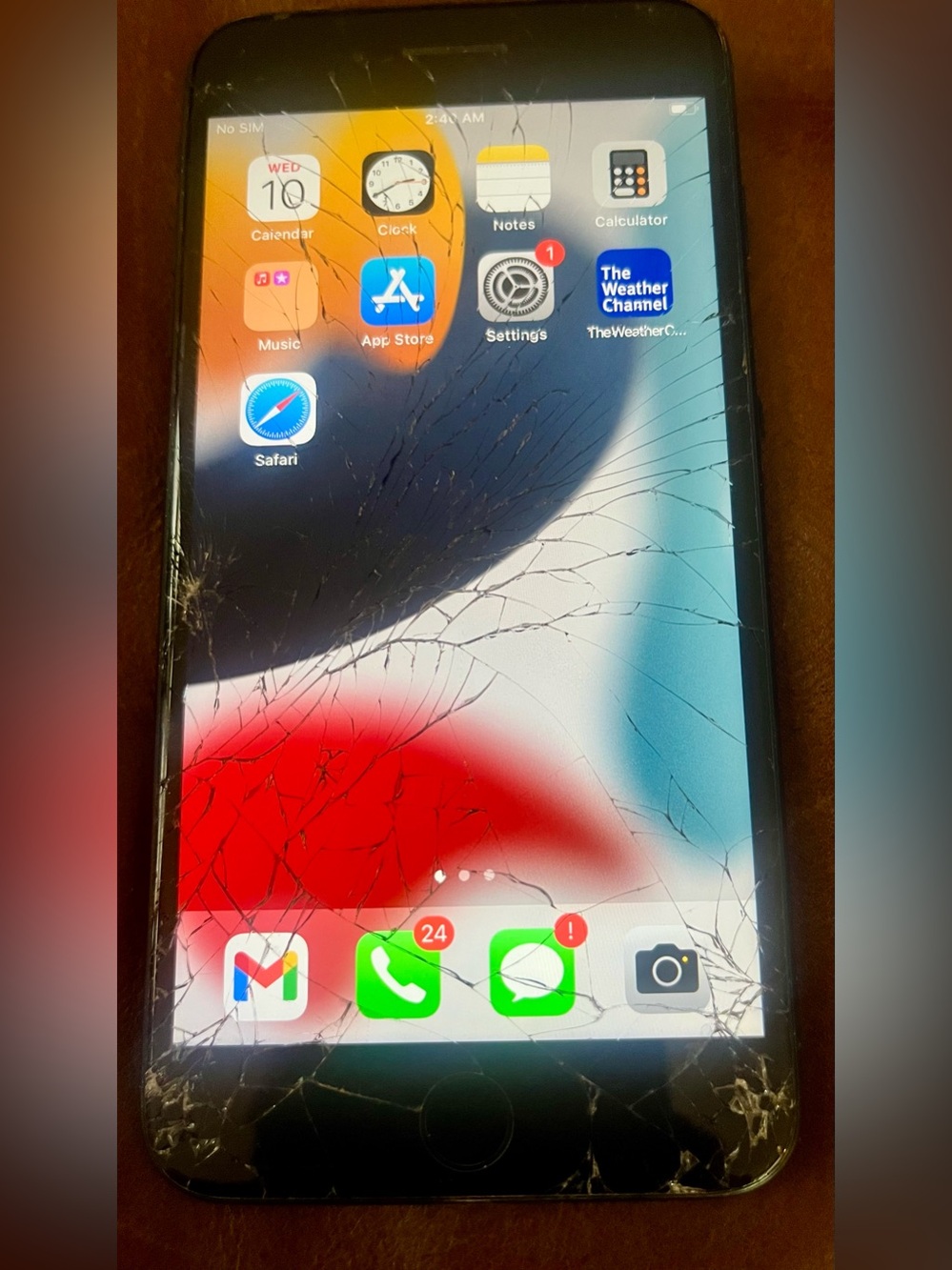iPhone📱 7 Plus w/broken screen AT&T